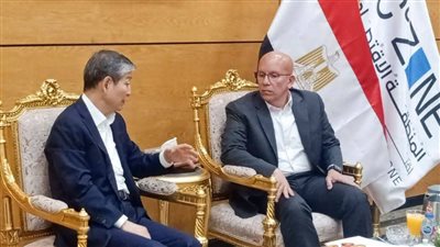 اقتصادية قناة السويس تبحث مع السفير الصيني تعزيز الاستثمارات في الموانئ والمناطق الصناعية