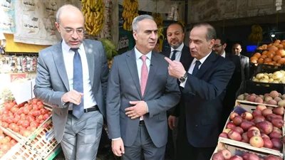 رئيس جهاز حماية المستهلك يقود حملة رقابية 