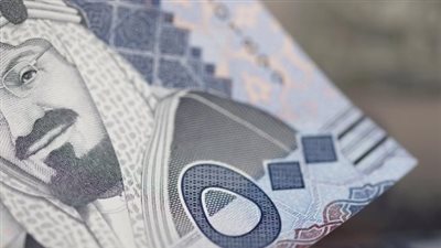 سعر الريال السعودي اليوم في البنك المركزي والبنوك الخاصة.. كم يكلفك الريال لرحلة الحج؟