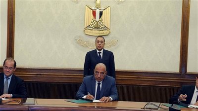 رئيس الوزراء يشهد توقيع بروتوكول اتفاق لتمويل مشروعات الطاقة المتجددة في مصر