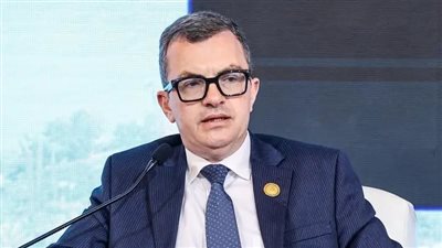 وزير التخطيط يشارك بالجلسة النقاشية 