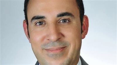 د. أحمد عبد الظاهر يصدر أول مرجع شامل لقانون العقوبات الإماراتي باللغة الإنجليزية