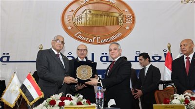 في سابقة هي الأولى من نوعها.. وزير العدل يكرّم رئيس النقض وأعضاء مجلس القضاء الأعلى خلال افتتاح الجمعية العمومية