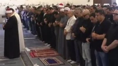 عاجل.. خالد الجندي يتقدم المصلين في جنازة هاني شاكر بمسجد أبو شقة بالشيخ زايد