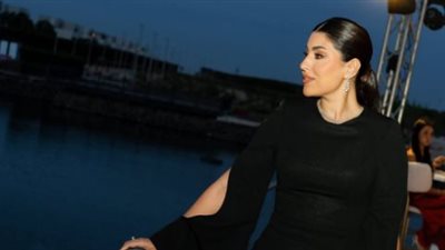 سر أناقة آيتن عامر: كيف تفاعل الجمهور مع إطلالتها الجريئة والمميزة؟