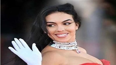 ماذا كتبت جورجينا رودريغيز بالإسبانية داخل فستانها في حفل ميت غالا؟
