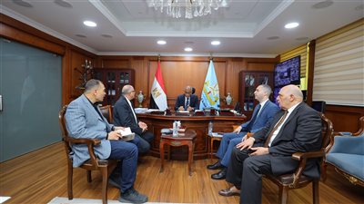 محافظ كفرالشيخ يبحث التوسع في مشروعات الغاز الطبيعي وخطة توصيل خدمات «حياة كريمة»