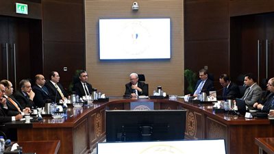 الحكومة تبحث زيادة الاحتياطي الاستراتيجي للسلع وتأمين الأسواق