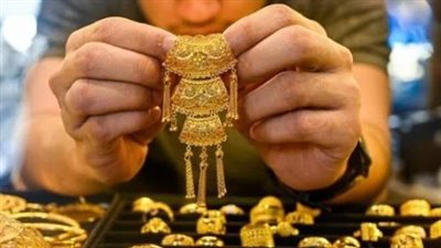صعود مفاجئ في الصاغة: أسعار الذهب في مصر تربح 40 جنيهاً اليوم الاثنين رغم الهبوط العالمي