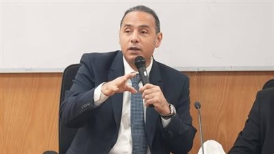 رئيس الرقابة المالية يستعرض لطلاب جامعة القاهرة تطورات القطاع المالي