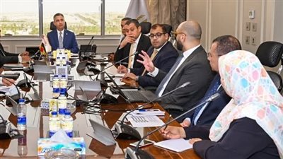 متابعة تنفيذ كارت الخدمات الحكومية الموحد وتكامل قواعد البيانات