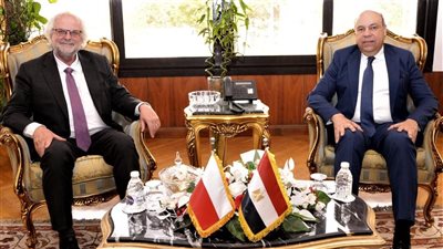 وزير الطيران يبحث مع سفير بولندا  تعزيز الحركة الجوية والسياحية بين البلدين