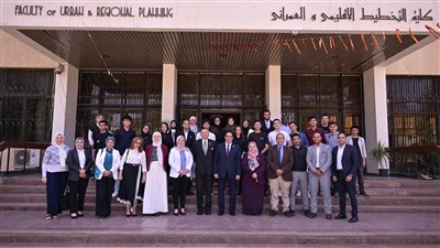 فريق طلابي بكلية التخطيط الإقليمي والعمراني بجامعة القاهرة ينفذ مشروعًا مبتكرًا بعنوان «جامعتنا الخضراء المستدامة» لرصد الأداء البيئي بالحرم الجامعي