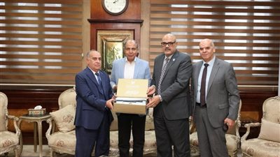 استعداداً لعيد الأضحى.. البنك الزراعي يسلم كوبونات سلع غذائية للأسر الأولى بالرعاية بالصعيد