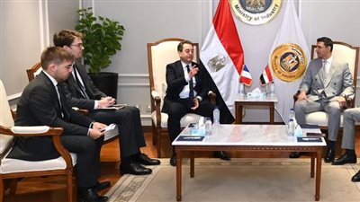 وزير الصناعة يبحث مع سفير فرنسا توطين الصناعة ونقل التكنولوجيا