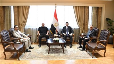 وزير الشباب والرياضة يبحث دعم الأندية الجماهيرية.. واستعراض خطة تطوير نادي منتخب السويس بحضور رابطة الأندية المحترفة