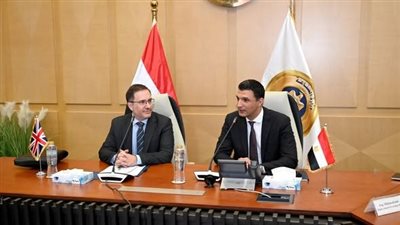 وزارة الصناعة تؤكد دعمها الكامل للمستثمرين والمصنعين المصريين والأجانب