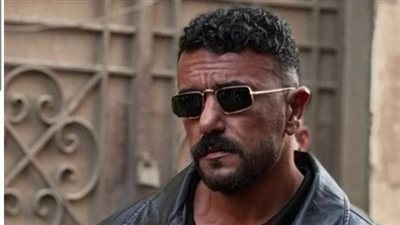 بالصور: أحمد العوضي يتفاعل مع جمهوره في منطقة عين شمس خلال احتفالات العيد