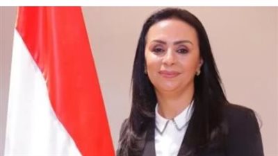 الدكتورة مايا مرسي تتابع جهود مطعم 