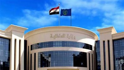 وزارة الداخلية توزع الورود على المواطنين احتفالًا بعيد الأضحى في مختلف المحافظات
