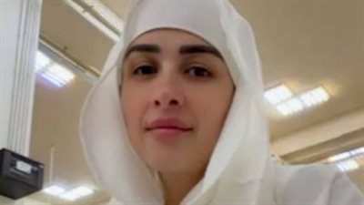 من أمام الكعبة: ياسمين عبد العزيز تشارك جمهورها لقطات إيمانية من مناسك الحج