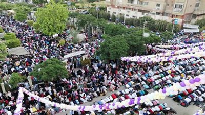 بهجة العيد في القاهرة: الآلاف يؤدون صلاة عيد الأضحى في مسجدي الصديق والحسين