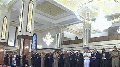 بحضور شيخ الأزهر ووزير الدفاع: مراسم أداء الرئيس السيسي لصلاة العيد بالعاصمة الإدارية