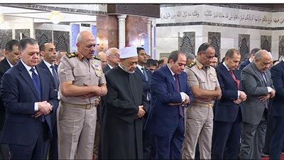 الرئيس السيسي يتبادل التهاني ويشهد شعيرة ذبح الأضاحي في أول أيام العيد