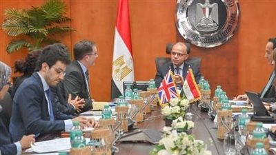 مصر وبريطانيا تبحثان فرصًا جديدة للاستثمار في الطاقة النظيفة والتكنولوجيا