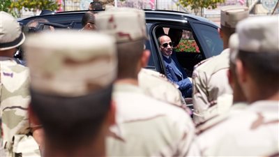 السيسي يتفقد القيادة الاستراتيجية بالعاصمة الجديدة ويلتقي طلبة الأكاديمية العسكرية