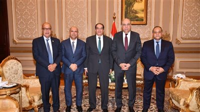 الحفني يستعرض استراتيجية الوزارة لتعزيز كفاءة واستدامة قطاع الطيران ومناقشة عددً من المقترحات  المقدمة من النواب