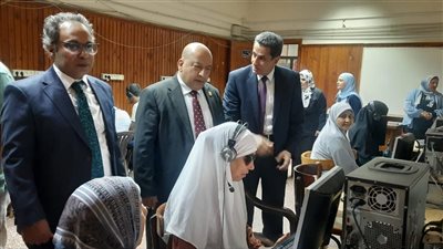قيادات جامعة القاهرة تواصل الجولات التفقدية لمتابعة امتحانات نهاية الفصل الدراسي الثاني