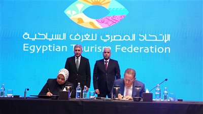 وزيرا السياحة والآثار والعمل يطلقان مبادرة تعاون مع