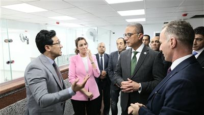 محافظ الجيزة يتابع تجهيز المركز التكنولوجي استعدادًا للتشغيل