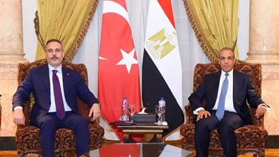 وزير الخارجية المصري ونظيره التركي يبحثان تعزيز العلاقات الثنائية وتنسيق المواقف الإقليمية 