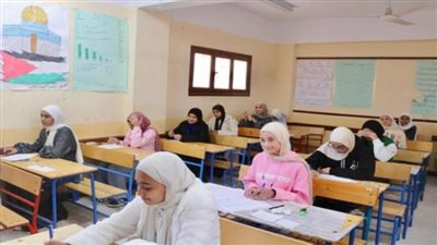 وزير التعليم يتابع لحظياً سير امتحانات الثانوية العامة عبر غرفة العمليات