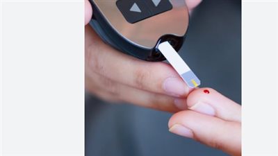 التحكم في مستوى السكر بالدم عبر الغذاء: استراتيجيات عملية لتجنب الارتفاعات المفاجئة