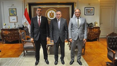 وزير التعليم العالي يبحث دعم مشروعات التنمية بالبحر الأحمر