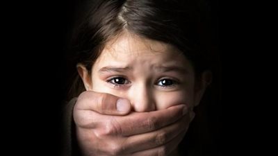 لامس أماكن حساسة.. اعترافات عاطل حاول الاعتداء على طفلة بمنطقة دار السلام 