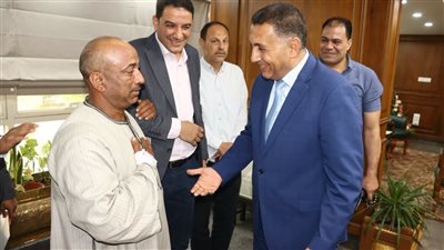 شجاعة استثنائية.. تكريم عامل بالقليوبية بعد احتواء أزمة تسريب كلور