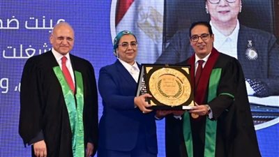 جامعة القاهرة تحتفي بالمستشارة أمل عمار.. تكريم لمسيرة قضائية رائدة وجهود بارزة في تمكين المرأة