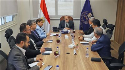 هيئة الدواء تبحث توطين صناعة المستلزمات الطبية مع شركتين وطنيتين
