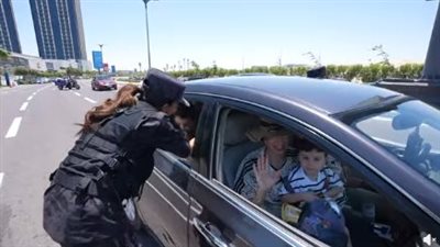 الداخلية تشارك المواطنين احتفالات ذكرى ثورة 30 يونيو وتوزع الهدايا في مختلف المحافظات (فيديو) 
