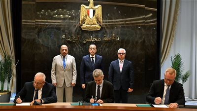 مدبولي يشهد توقيع عقود تاريخية لنقل وتوزيع الطاقة النظيفة بمشروعات المنطقة الاقتصادية لقناة السويس