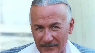 ذكرى وفاة عزت أبو عوف: نظرة على أعماله التي شكلت ذاكرة الدراما والسينما