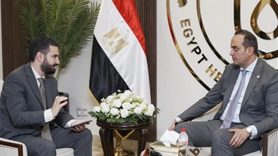 الرعاية الصحية تبحث شراكات جديدة لتطوير علاج الأورام والسياحة العلاجية