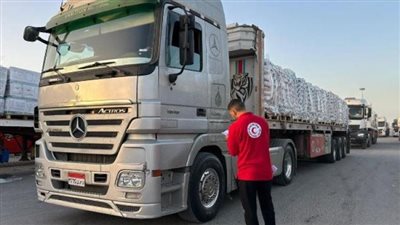 بعد توقف يومين.. استئناف دخول قافلة «زاد العزة» المصرية إلى غزة عبر معبر كرم أبو سالم