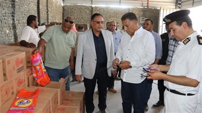  محافظ القليوبية يكشف مخزناً لإعادة تعبئة منظفات مجهولة بمركز قليوب
