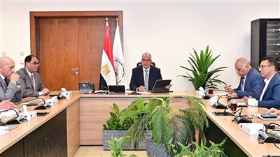 وزير الري يتابع تنفيذ المشروع القومي لضبط نهر النيل