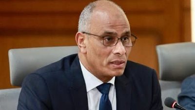 محافظ كفرالشيخ يتابع تطوير طريق المنطقة الصناعية بمطوبس